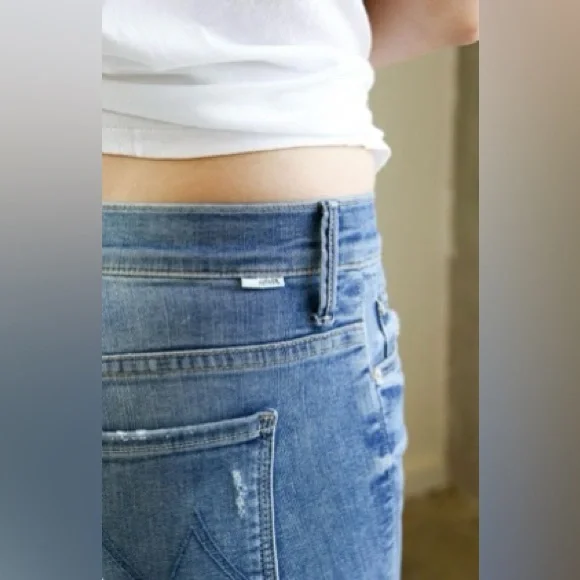 MOTHER DENIM EUC 26 
WEEKENDER FRAY IN “RACING
HEARTS” - Picture 7 of 14